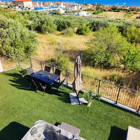 D&m Delux 1 Apartment Kastela